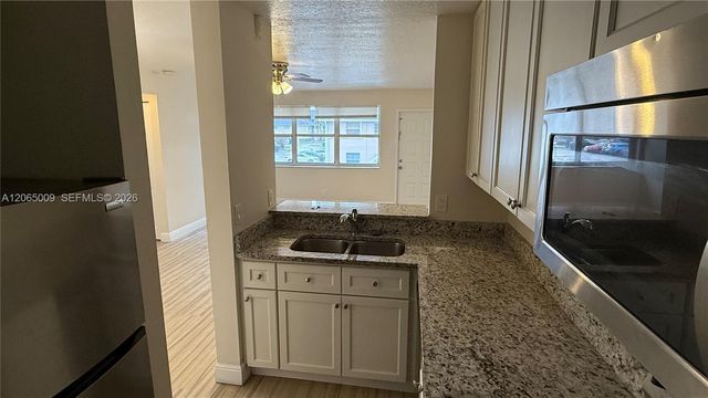 1006 Twin Lakes Drive 20-E, Coral Springs, FL 33071