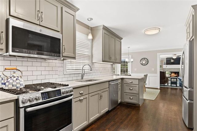 877 Guinevere Way SW, Lilburn, GA 30047