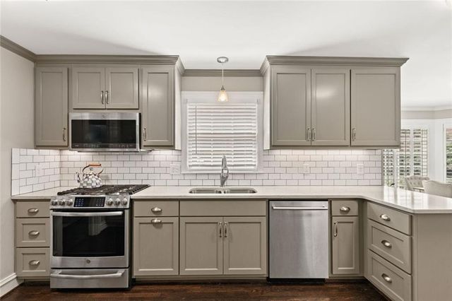 877 Guinevere Way SW, Lilburn, GA 30047