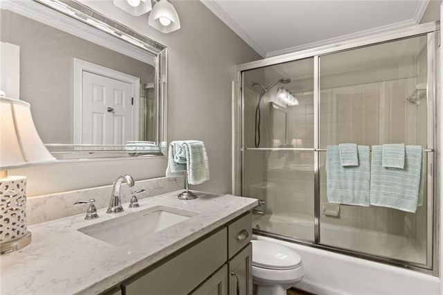 877 Guinevere Way SW, Lilburn, GA 30047
