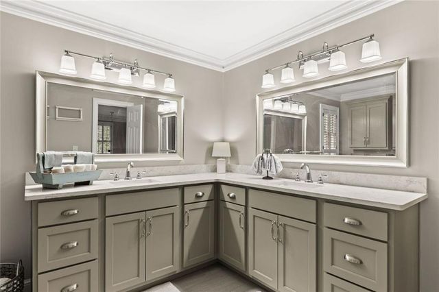 877 Guinevere Way SW, Lilburn, GA 30047