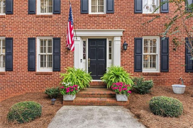 877 Guinevere Way SW, Lilburn, GA 30047