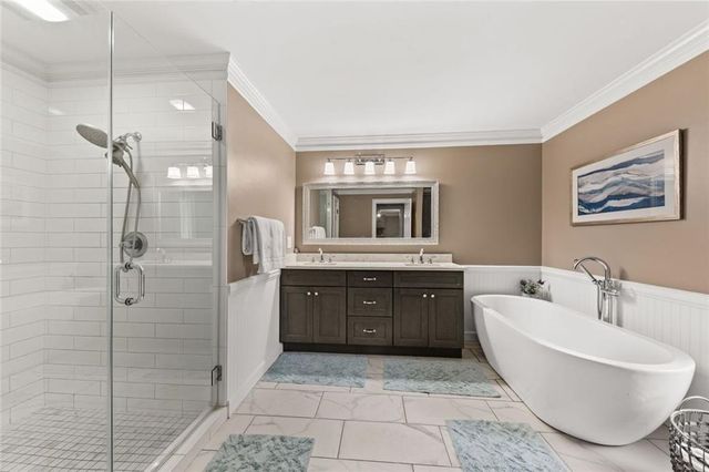 877 Guinevere Way SW, Lilburn, GA 30047