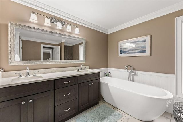 877 Guinevere Way SW, Lilburn, GA 30047