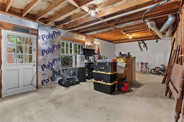 877 Guinevere Way SW, Lilburn, GA 30047