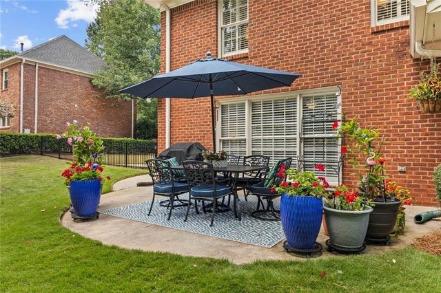 877 Guinevere Way SW, Lilburn, GA 30047