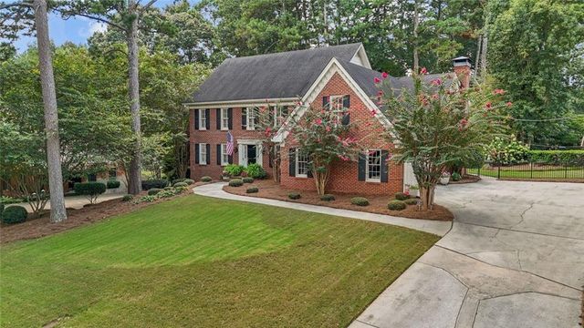 877 Guinevere Way SW, Lilburn, GA 30047
