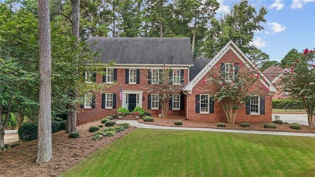 877 Guinevere Way SW, Lilburn, GA 30047