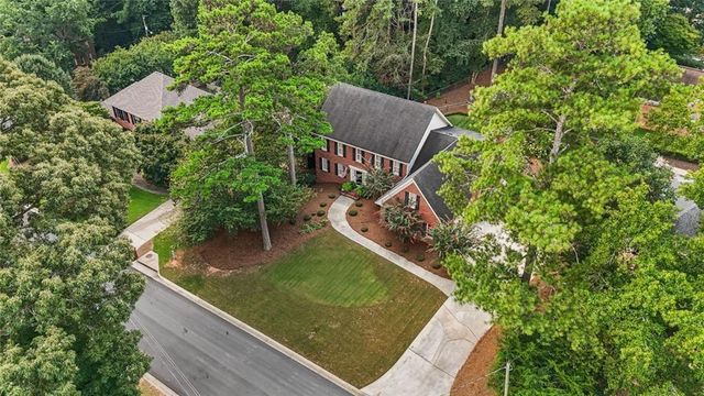 877 Guinevere Way SW, Lilburn, GA 30047