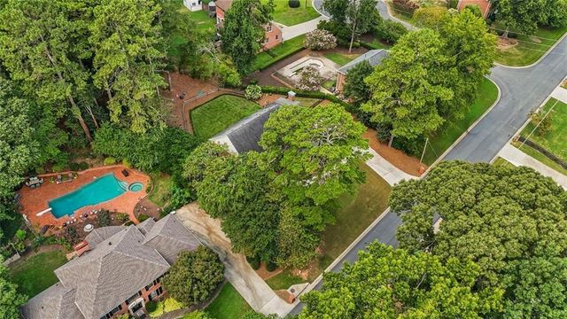 877 Guinevere Way SW, Lilburn, GA 30047