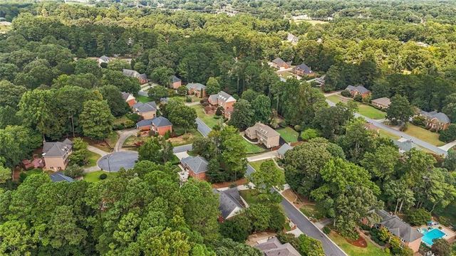 877 Guinevere Way SW, Lilburn, GA 30047