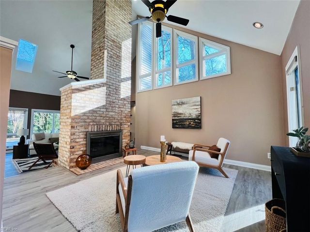 812 Coverdale LN, Virginia Beach, VA 23452