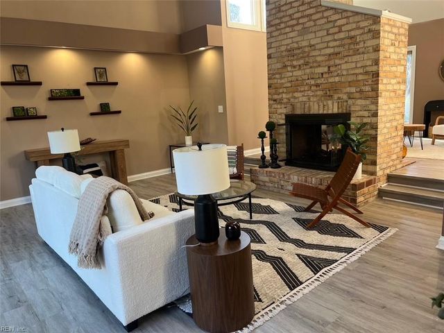 812 Coverdale LN, Virginia Beach, VA 23452