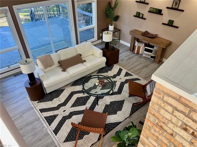 812 Coverdale LN, Virginia Beach, VA 23452