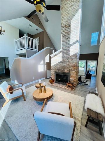 812 Coverdale LN, Virginia Beach, VA 23452