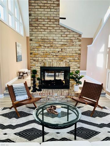 812 Coverdale LN, Virginia Beach, VA 23452