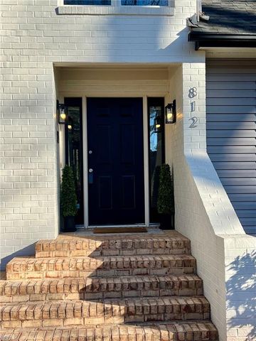 812 Coverdale LN, Virginia Beach, VA 23452