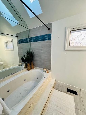 812 Coverdale LN, Virginia Beach, VA 23452