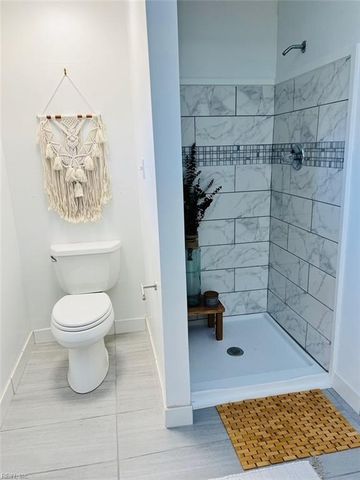 812 Coverdale LN, Virginia Beach, VA 23452