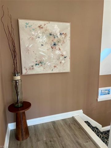 812 Coverdale LN, Virginia Beach, VA 23452