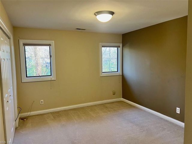 812 Coverdale LN, Virginia Beach, VA 23452