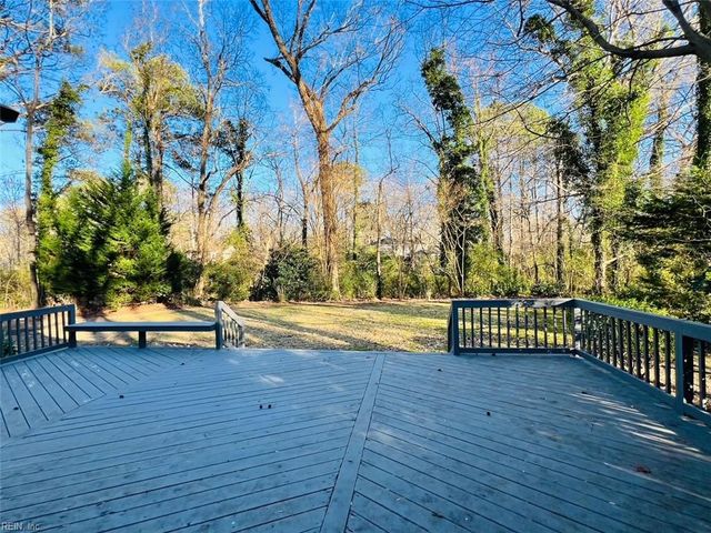 812 Coverdale LN, Virginia Beach, VA 23452