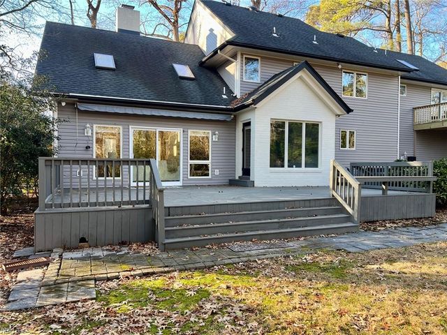 812 Coverdale LN, Virginia Beach, VA 23452