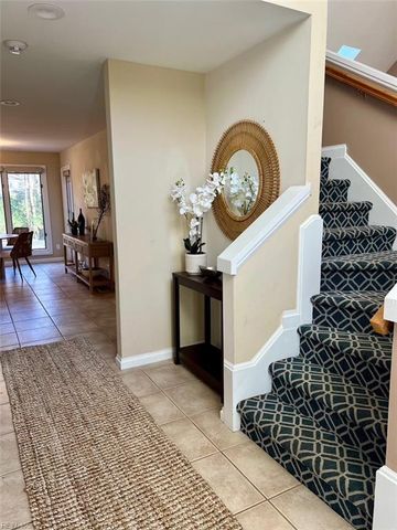 812 Coverdale LN, Virginia Beach, VA 23452