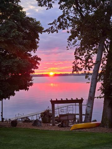 9512 LAURA LANE, Winneconne, WI 54986