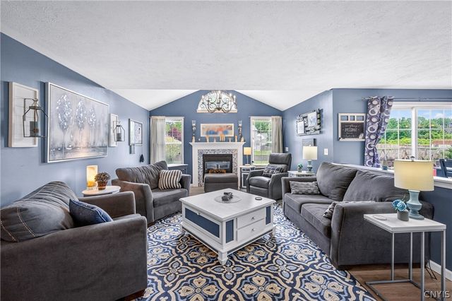 8633 Snowshoe Trail, Cicero, NY 13039