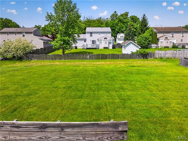 8633 Snowshoe Trail, Cicero, NY 13039