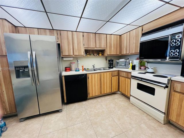 20860 San Simeon Way 205-6, Miami, FL 33179