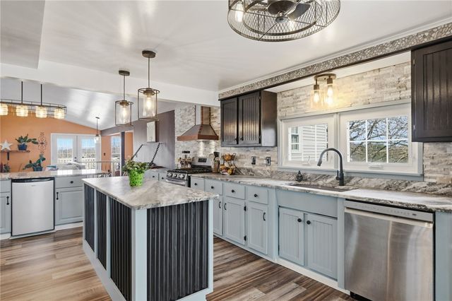 27 Bock Ln, Baden, PA 15005