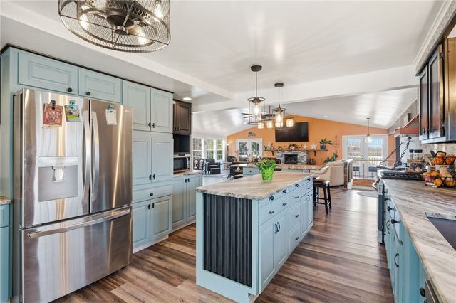 27 Bock Ln, Baden, PA 15005