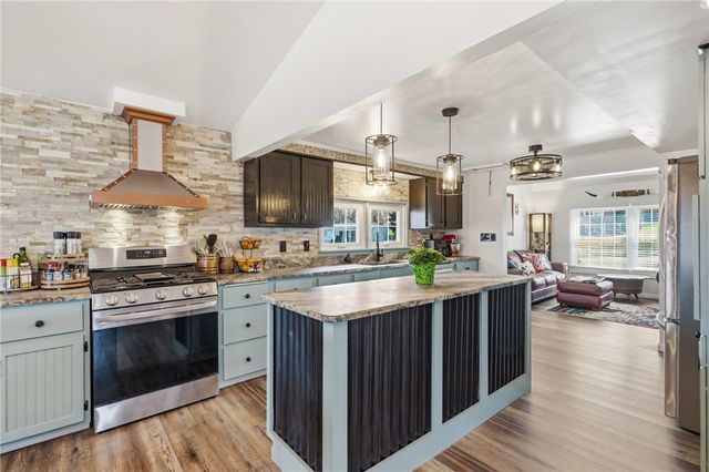 27 Bock Ln, Baden, PA 15005