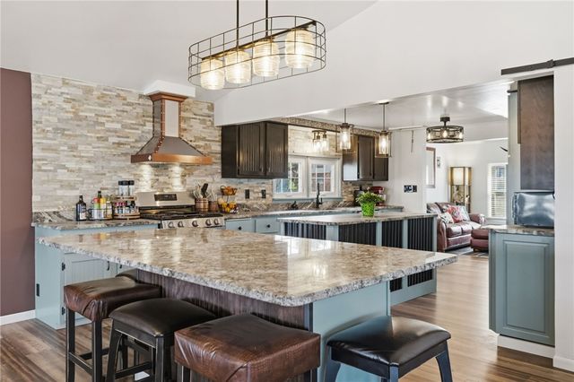 27 Bock Ln, Baden, PA 15005