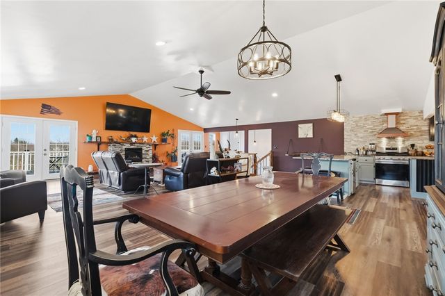 27 Bock Ln, Baden, PA 15005