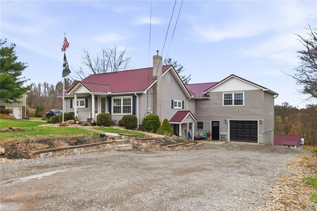 27 Bock Ln, Baden, PA 15005