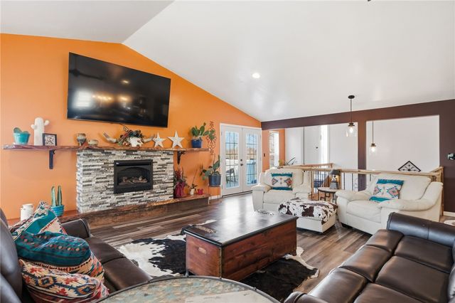 27 Bock Ln, Baden, PA 15005