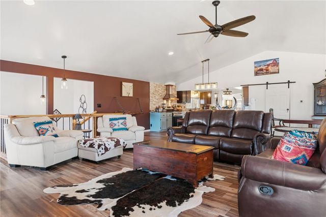 27 Bock Ln, Baden, PA 15005