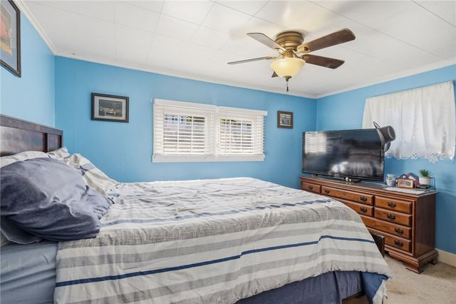 27 Bock Ln, Baden, PA 15005