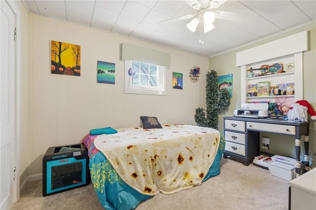 27 Bock Ln, Baden, PA 15005