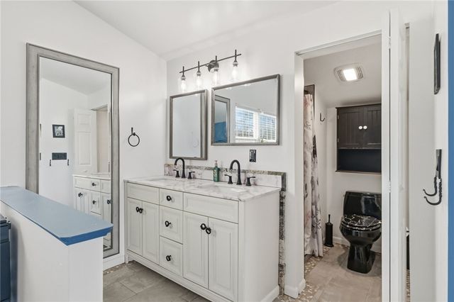 27 Bock Ln, Baden, PA 15005