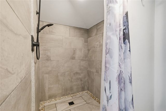 27 Bock Ln, Baden, PA 15005