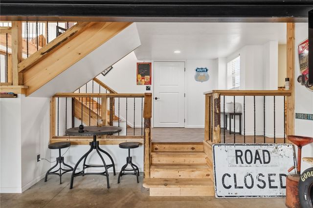 27 Bock Ln, Baden, PA 15005