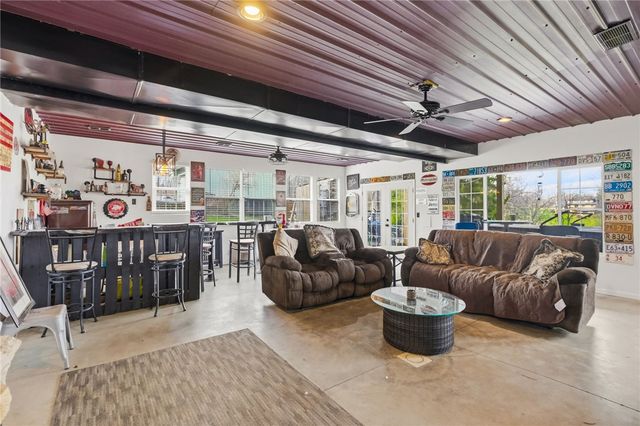 27 Bock Ln, Baden, PA 15005