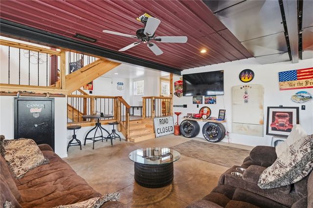 27 Bock Ln, Baden, PA 15005