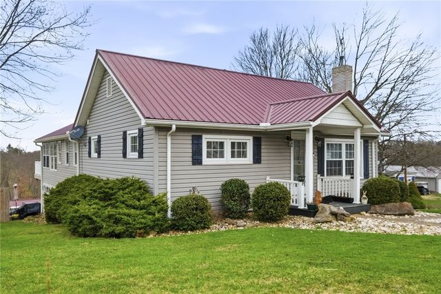 27 Bock Ln, Baden, PA 15005