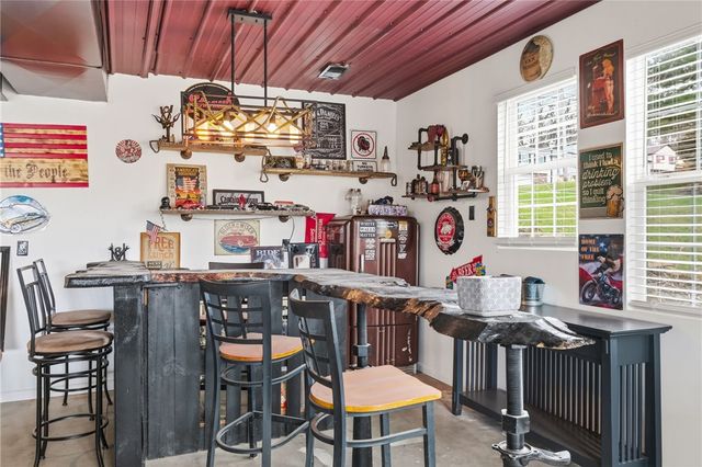 27 Bock Ln, Baden, PA 15005