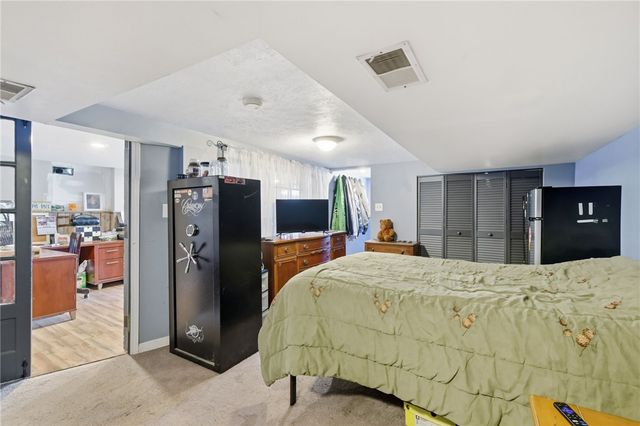 27 Bock Ln, Baden, PA 15005